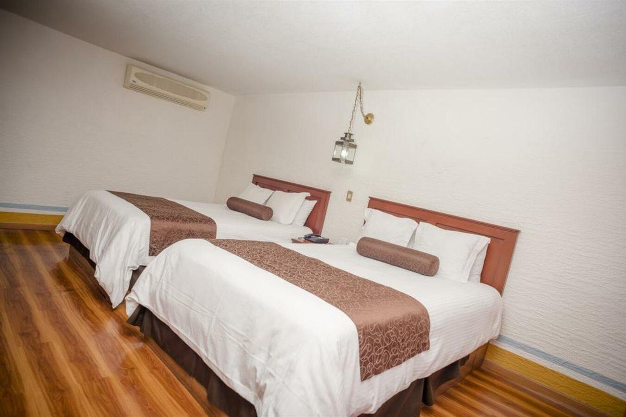 Howard Johnson By Wyndham Morelia Calle Real Екстер'єр фото