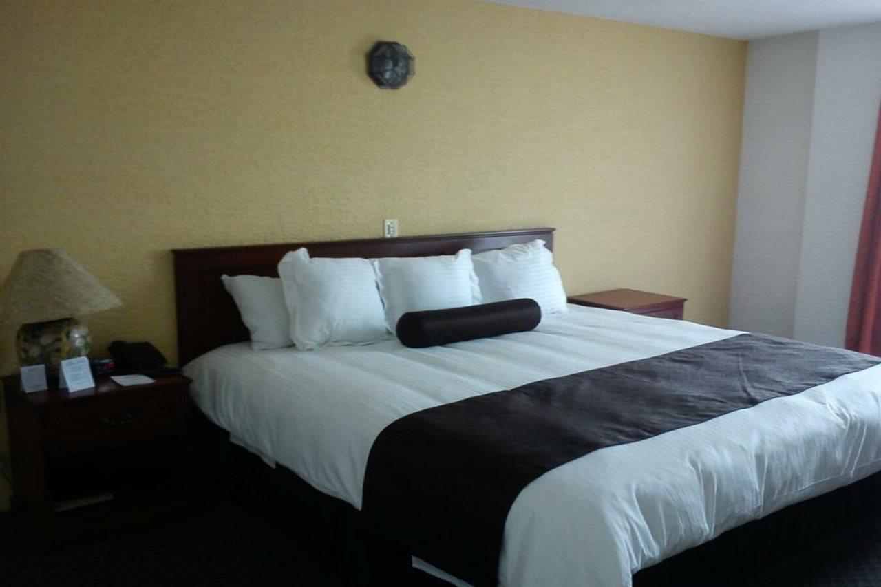 Howard Johnson By Wyndham Morelia Calle Real Екстер'єр фото