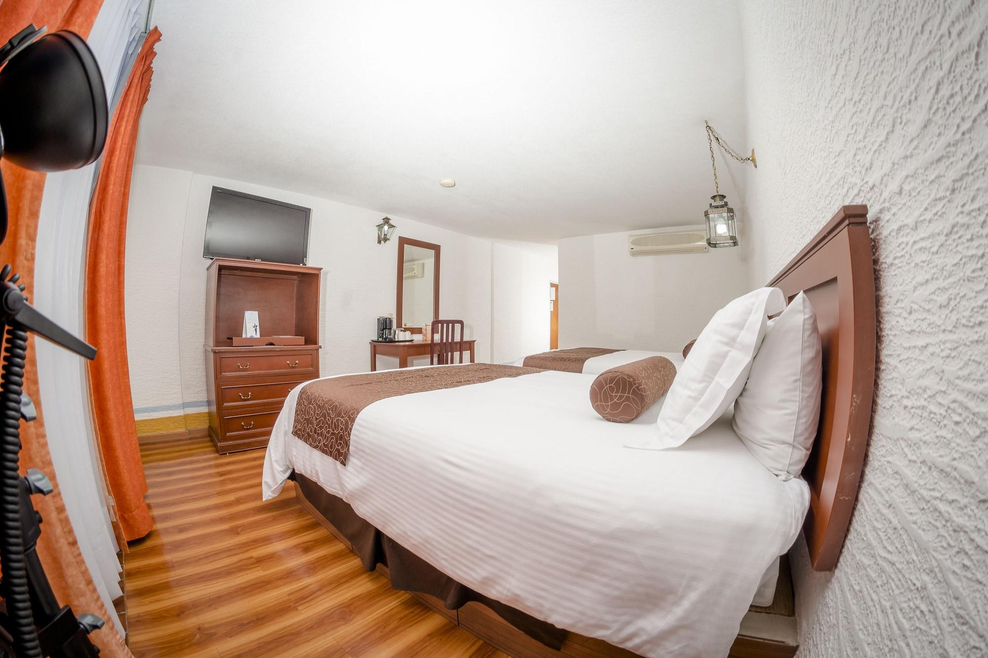 Howard Johnson By Wyndham Morelia Calle Real Екстер'єр фото