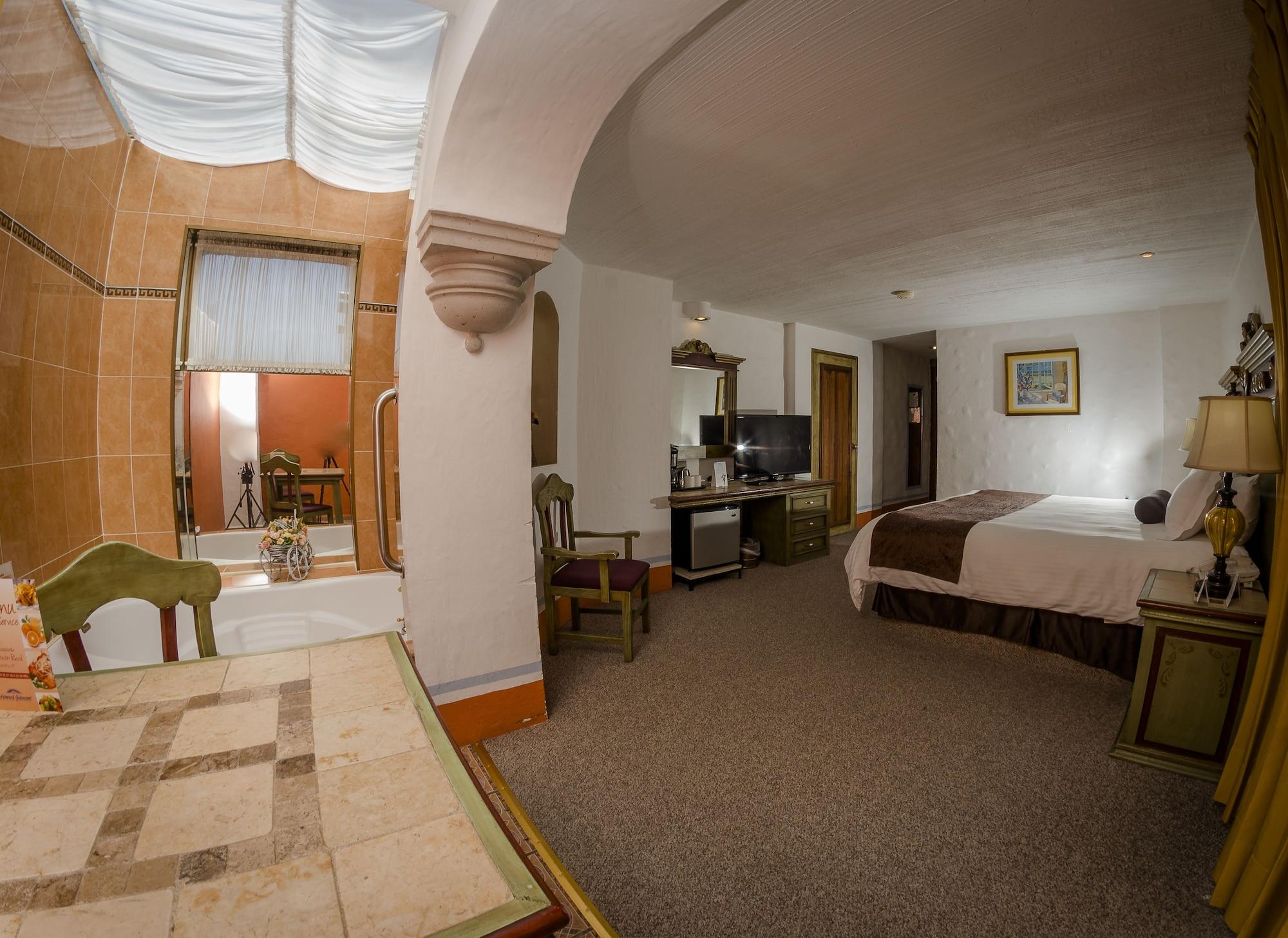 Howard Johnson By Wyndham Morelia Calle Real Екстер'єр фото