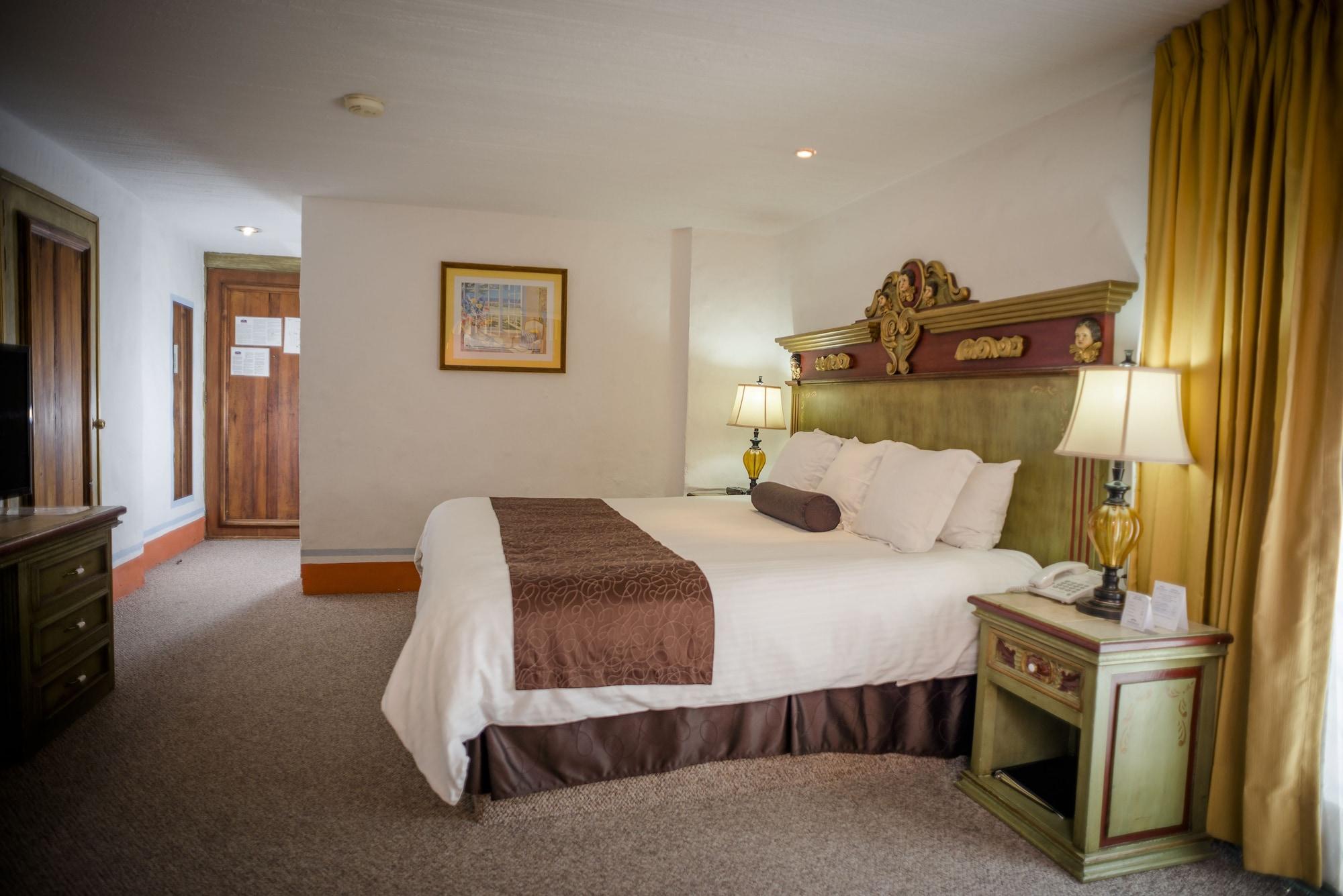 Howard Johnson By Wyndham Morelia Calle Real Екстер'єр фото