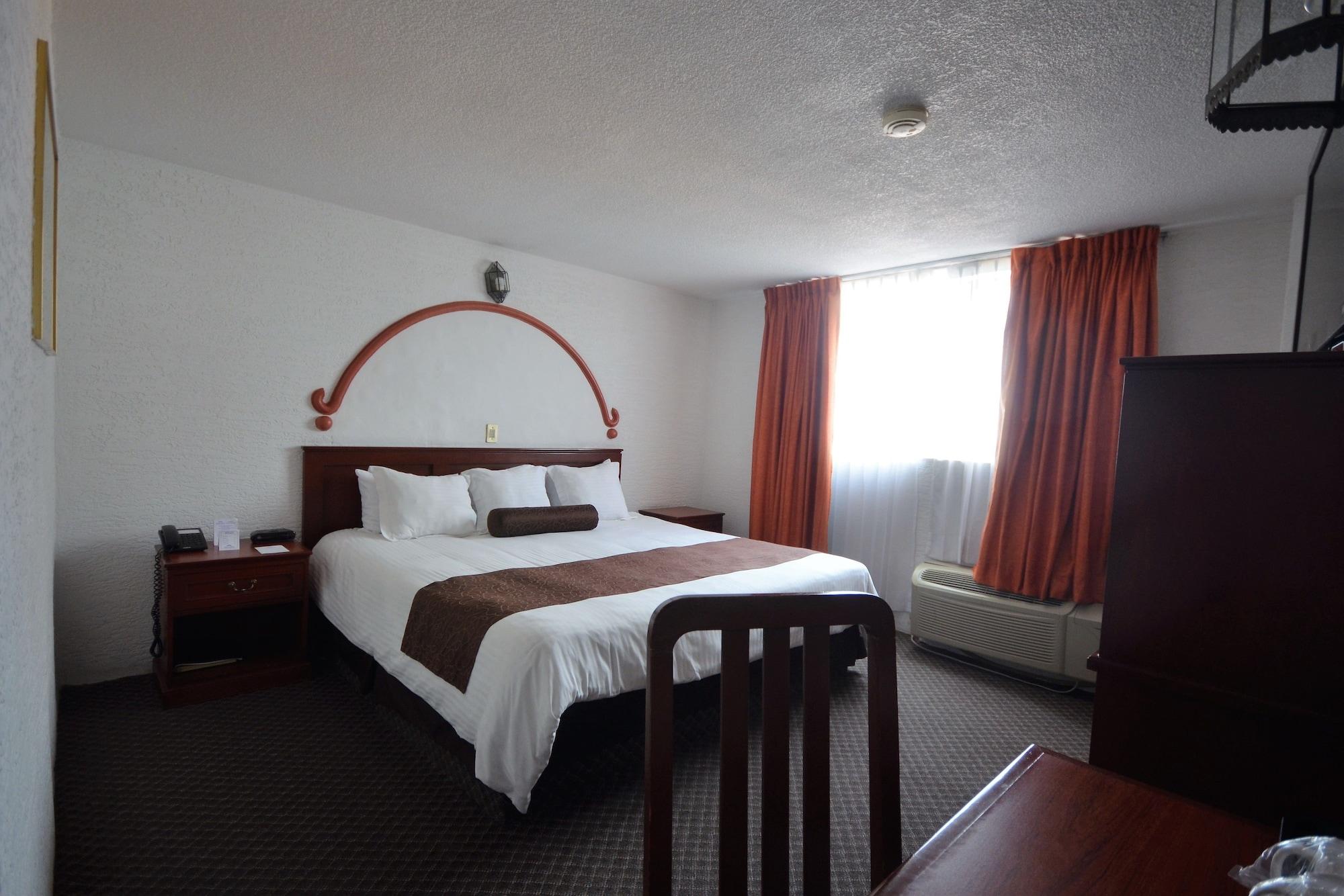 Howard Johnson By Wyndham Morelia Calle Real Екстер'єр фото