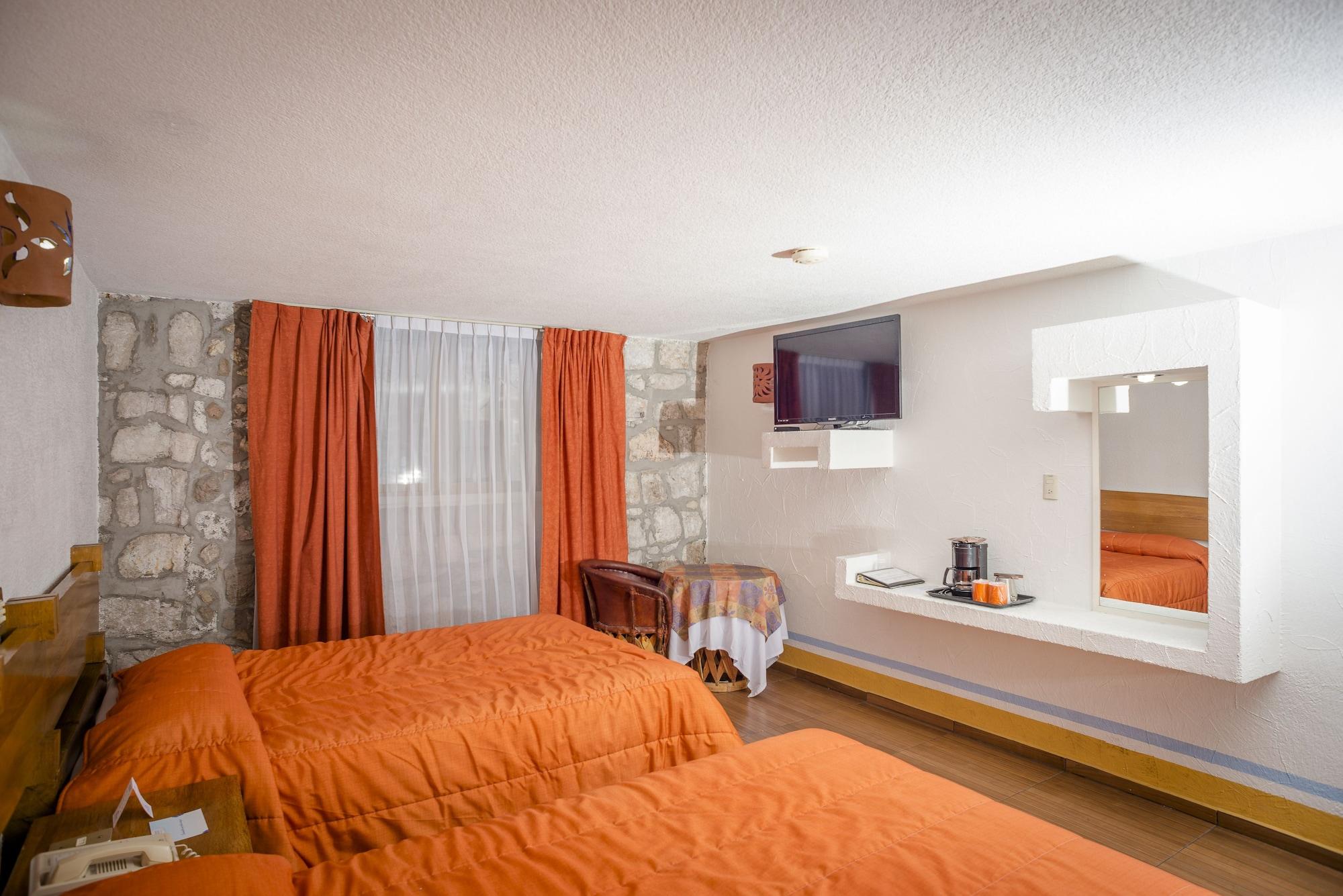 Howard Johnson By Wyndham Morelia Calle Real Екстер'єр фото