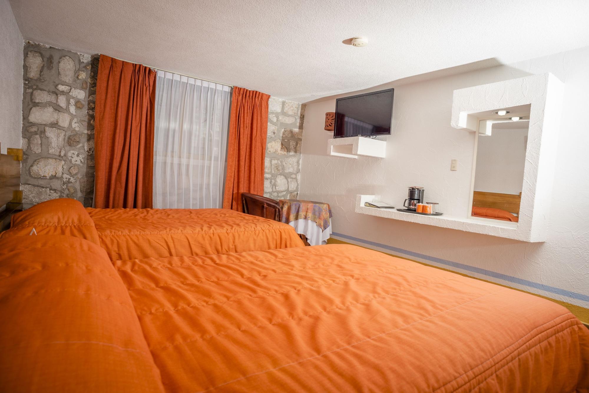 Howard Johnson By Wyndham Morelia Calle Real Екстер'єр фото