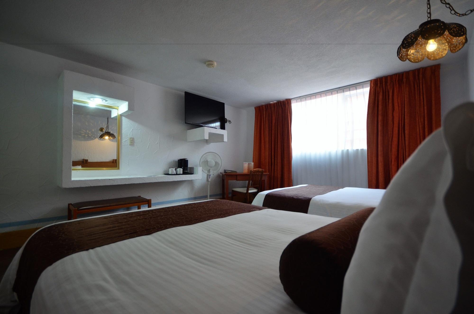 Howard Johnson By Wyndham Morelia Calle Real Екстер'єр фото