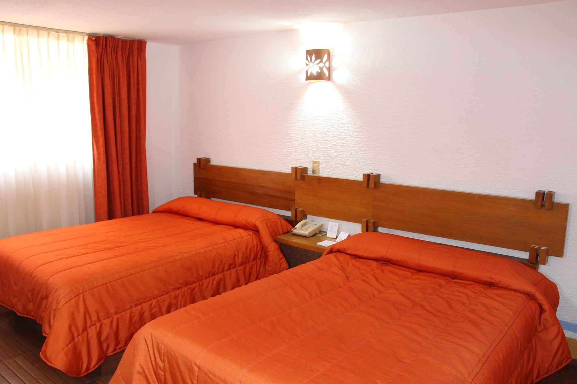 Howard Johnson By Wyndham Morelia Calle Real Екстер'єр фото