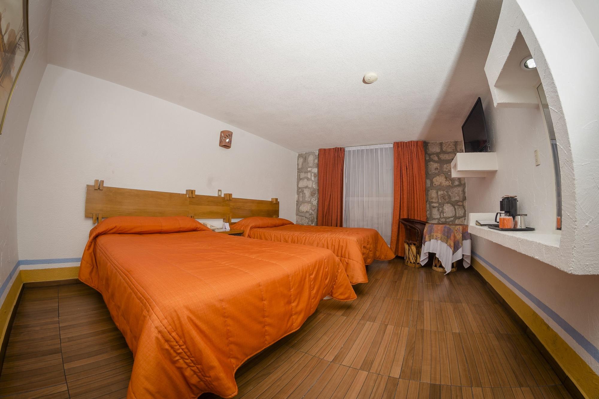 Howard Johnson By Wyndham Morelia Calle Real Екстер'єр фото
