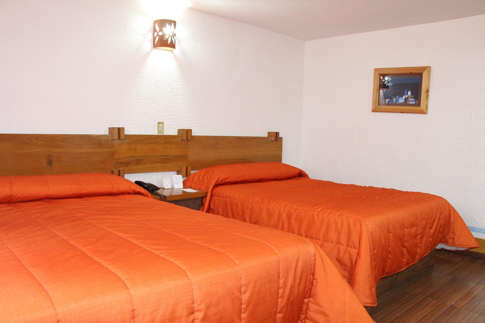 Howard Johnson By Wyndham Morelia Calle Real Екстер'єр фото