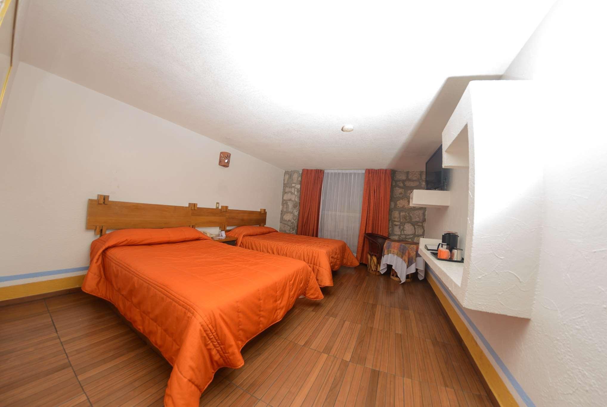 Howard Johnson By Wyndham Morelia Calle Real Екстер'єр фото