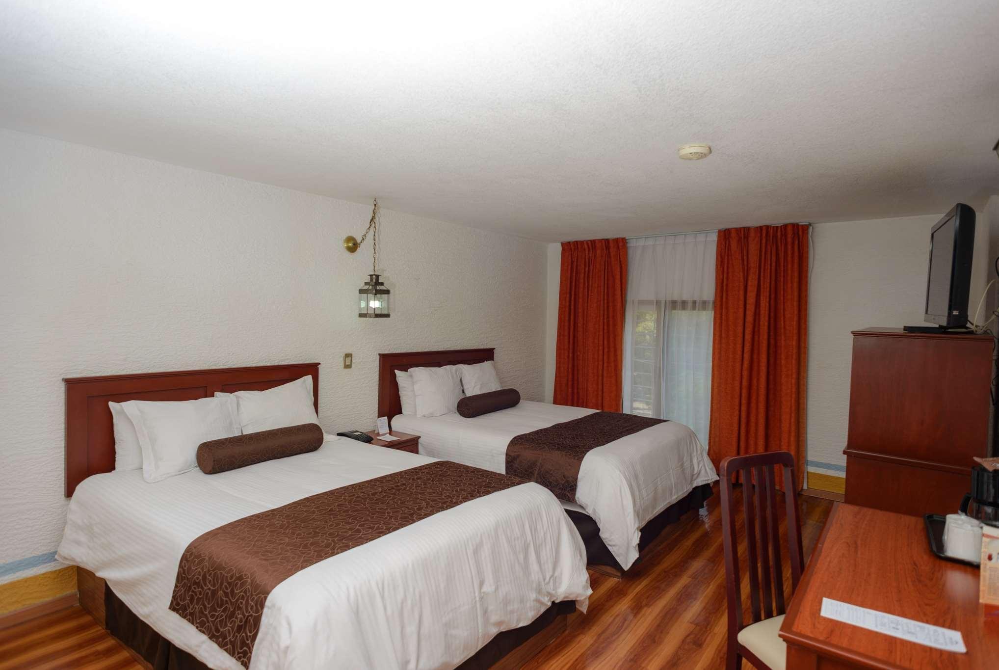 Howard Johnson By Wyndham Morelia Calle Real Екстер'єр фото