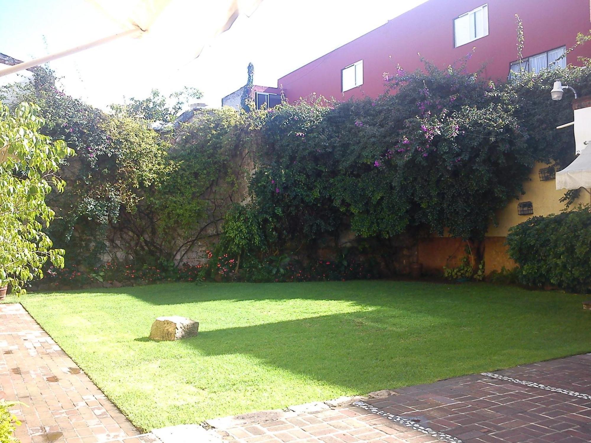 Howard Johnson By Wyndham Morelia Calle Real Екстер'єр фото