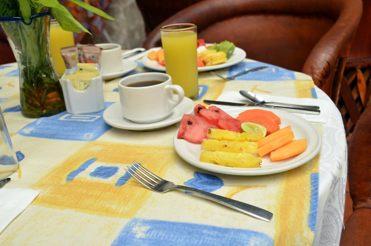 Howard Johnson By Wyndham Morelia Calle Real Екстер'єр фото