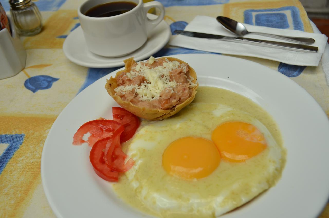 Howard Johnson By Wyndham Morelia Calle Real Екстер'єр фото