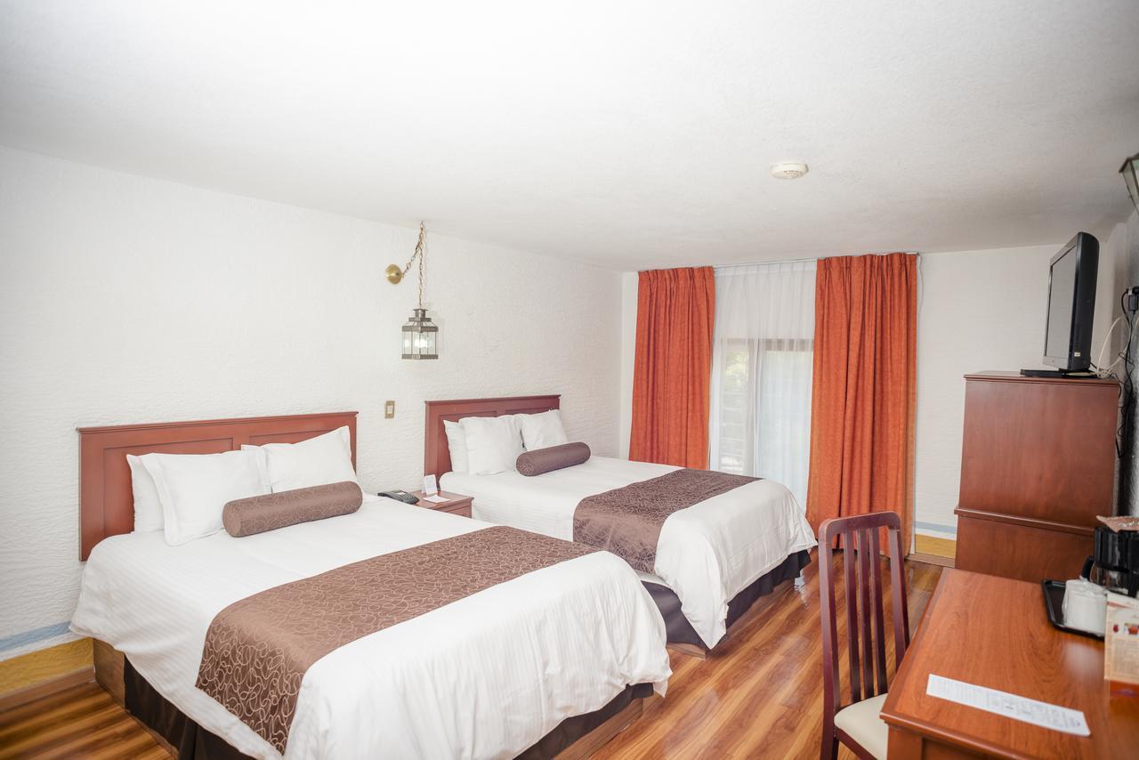 Howard Johnson By Wyndham Morelia Calle Real Екстер'єр фото
